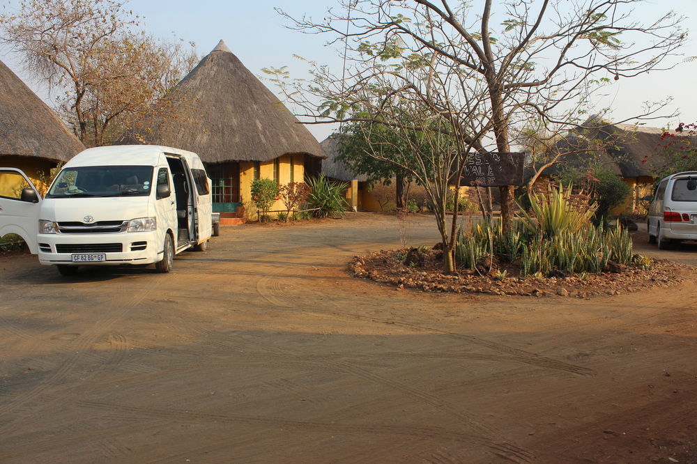 Lesoma Valley Lodge Kasane Eksteriør billede