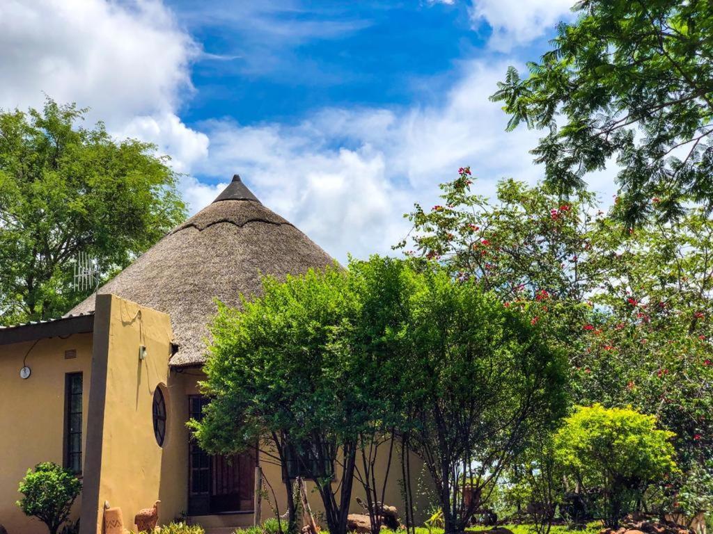Lesoma Valley Lodge Kasane Eksteriør billede